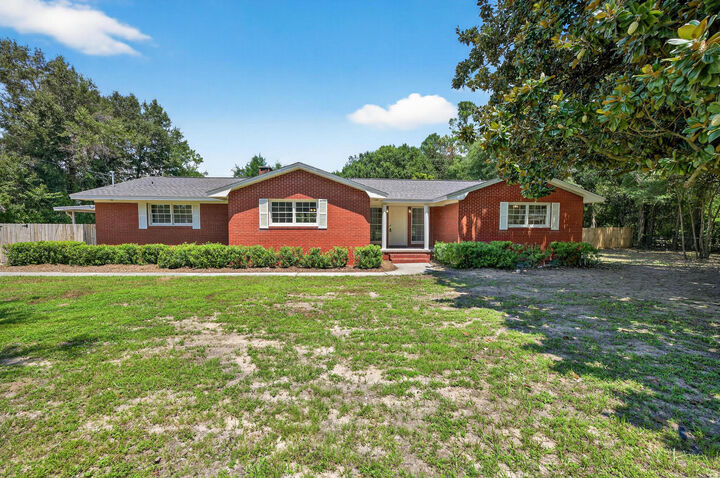 Property Photo: 758 9th Avenue FL 32536
