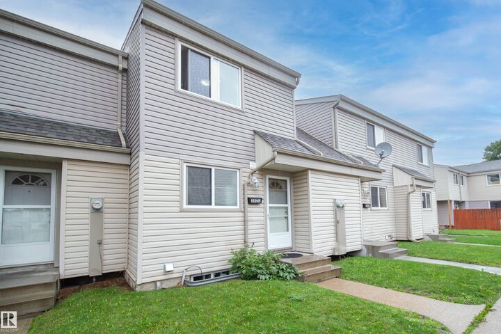 5622 148 Street NW  Edmonton AB T6H 4T8 photo