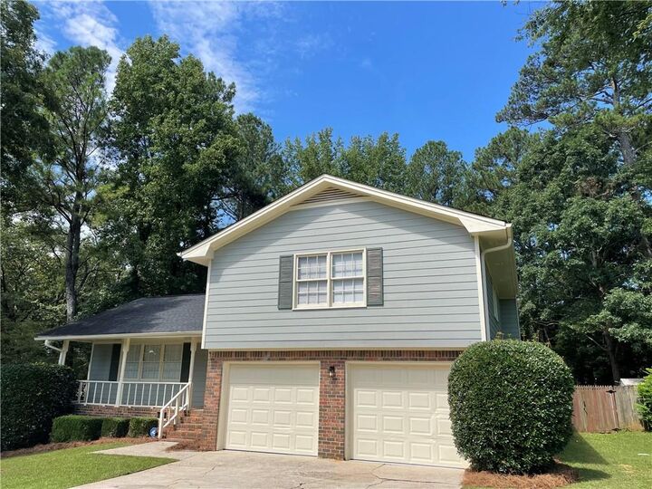 Property Photo: 1679 Oak Forest Drive GA 30013