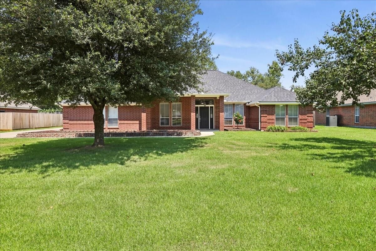 Property Photo:  1204 Dawnwood  TX 77632 