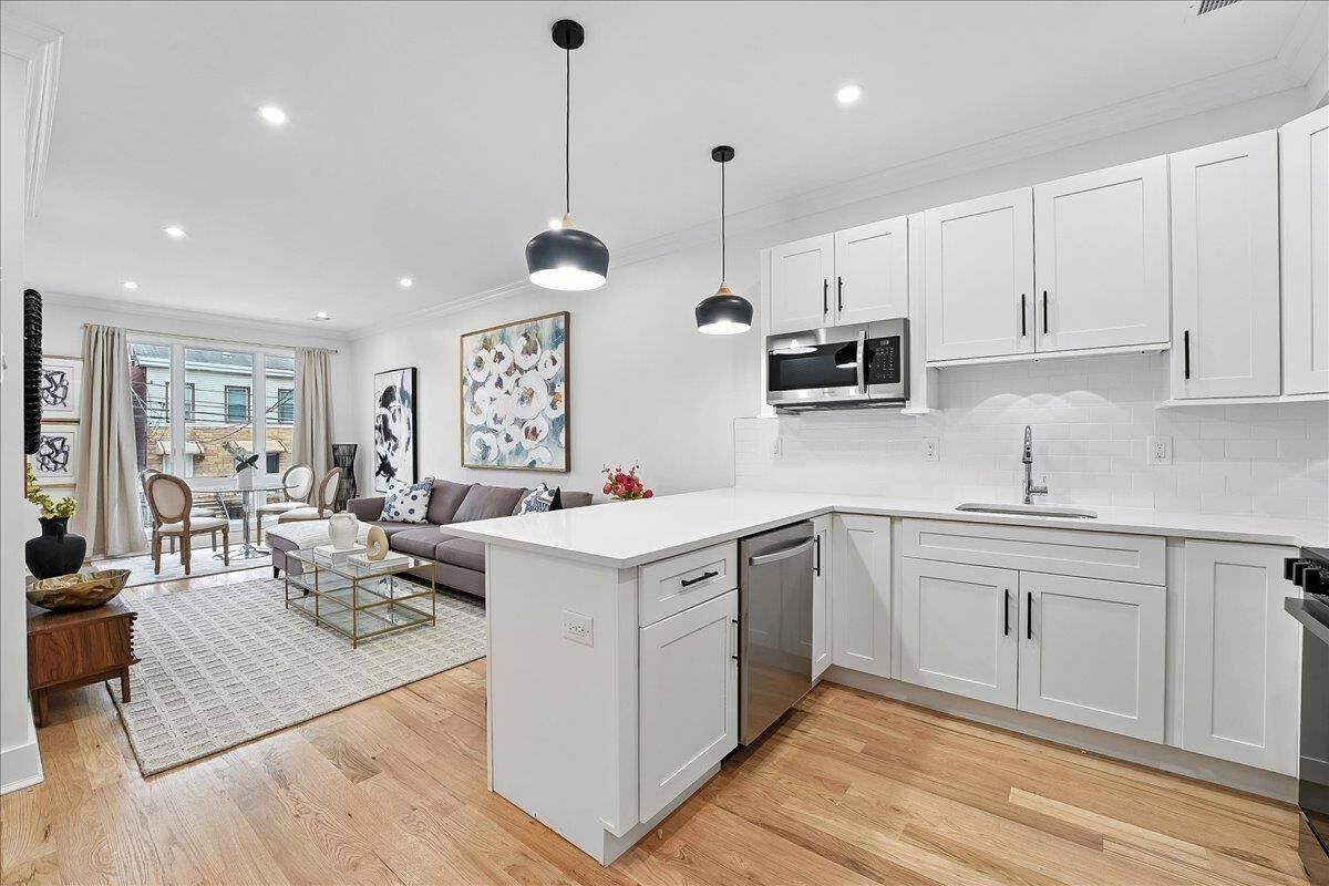 Property Photo:  292 Whiton St 2  NJ 07304 