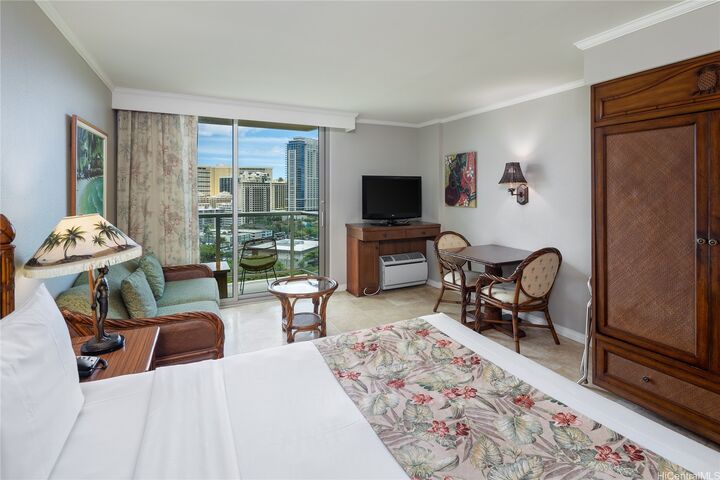 Property Photo:  2045 Kalakaua Avenue 1514  HI 96815 