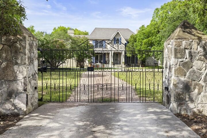 Property Photo:  3965 E Hwy 27  TX 78028 