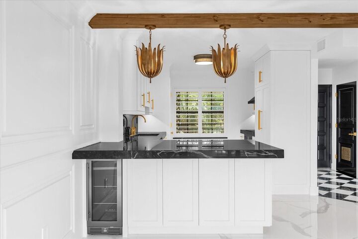 Property Photo:  100 S Interlachen Avenue 404  FL 32789