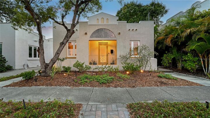 Property Photo: 512 Madison Court FL 34236
