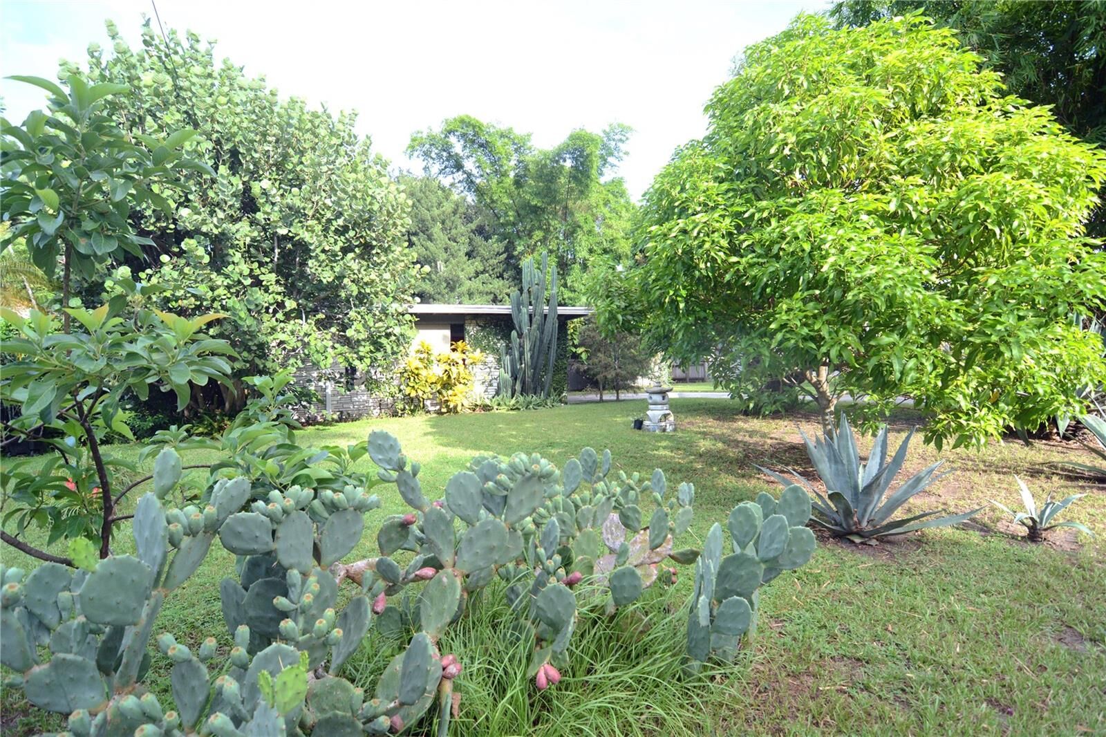 Property Photo:  2800 Zephyr Road  FL 32806 