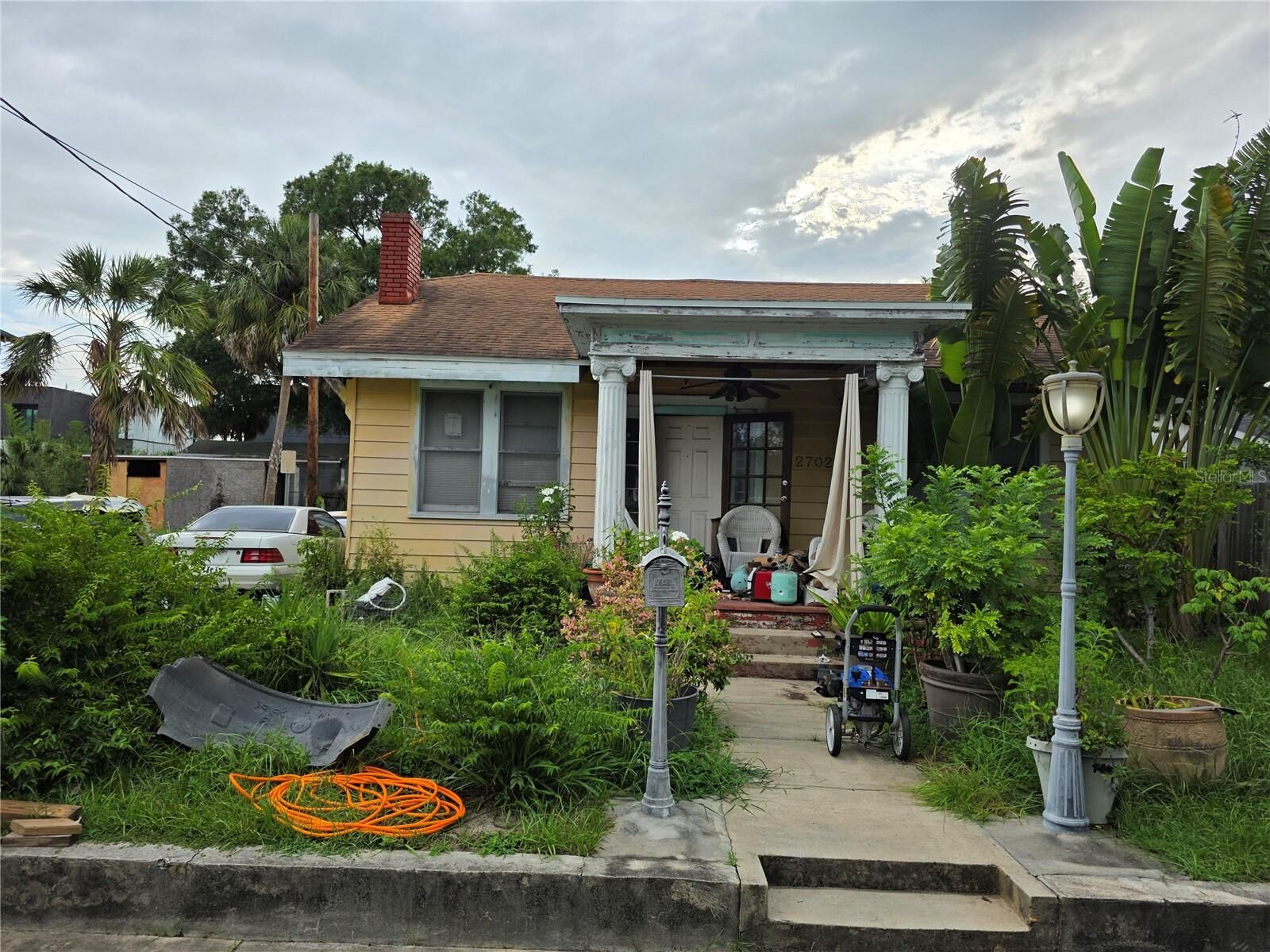 Property Photo:  2702 N Royal Court  FL 33602 