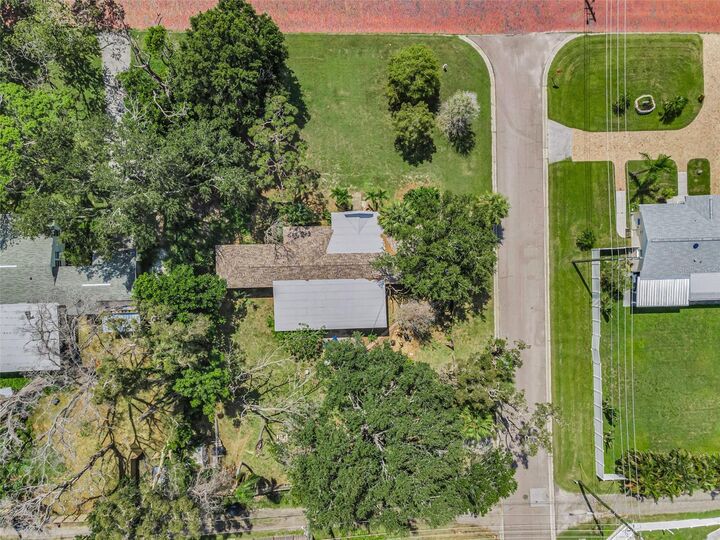 Property Photo: 645 Villagrande Avenue S FL 33707