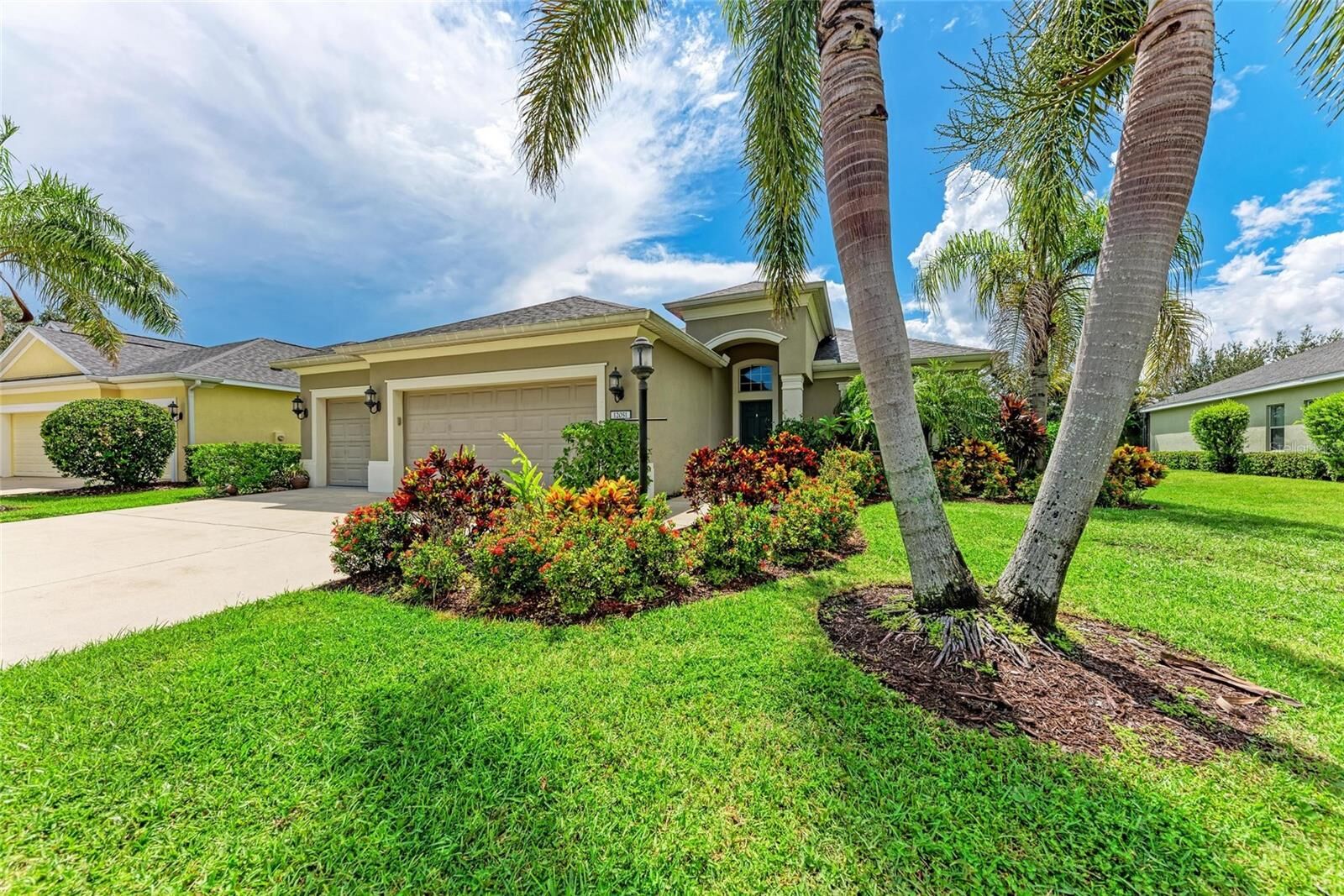 Property Photo: 12051 Forest Park Circle FL 34211
