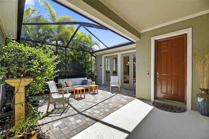 Property Photo: 6903 Crestpoint Drive FL 33572