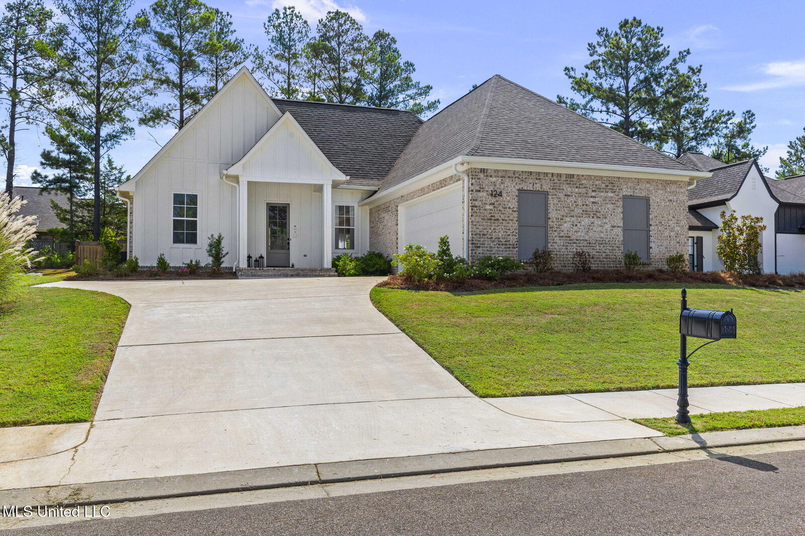 Property Photo:  124 Seymour Drive  MS 39110 