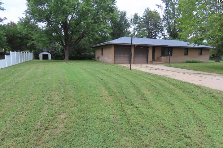 Property Photo: 1506 Linda Ln KS 67502