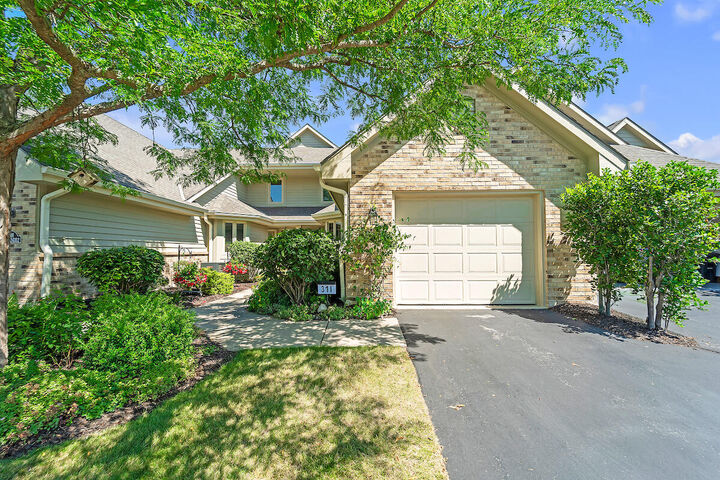 N21w24352 Cumberland Dr 31I  Pewaukee WI 53072 photo