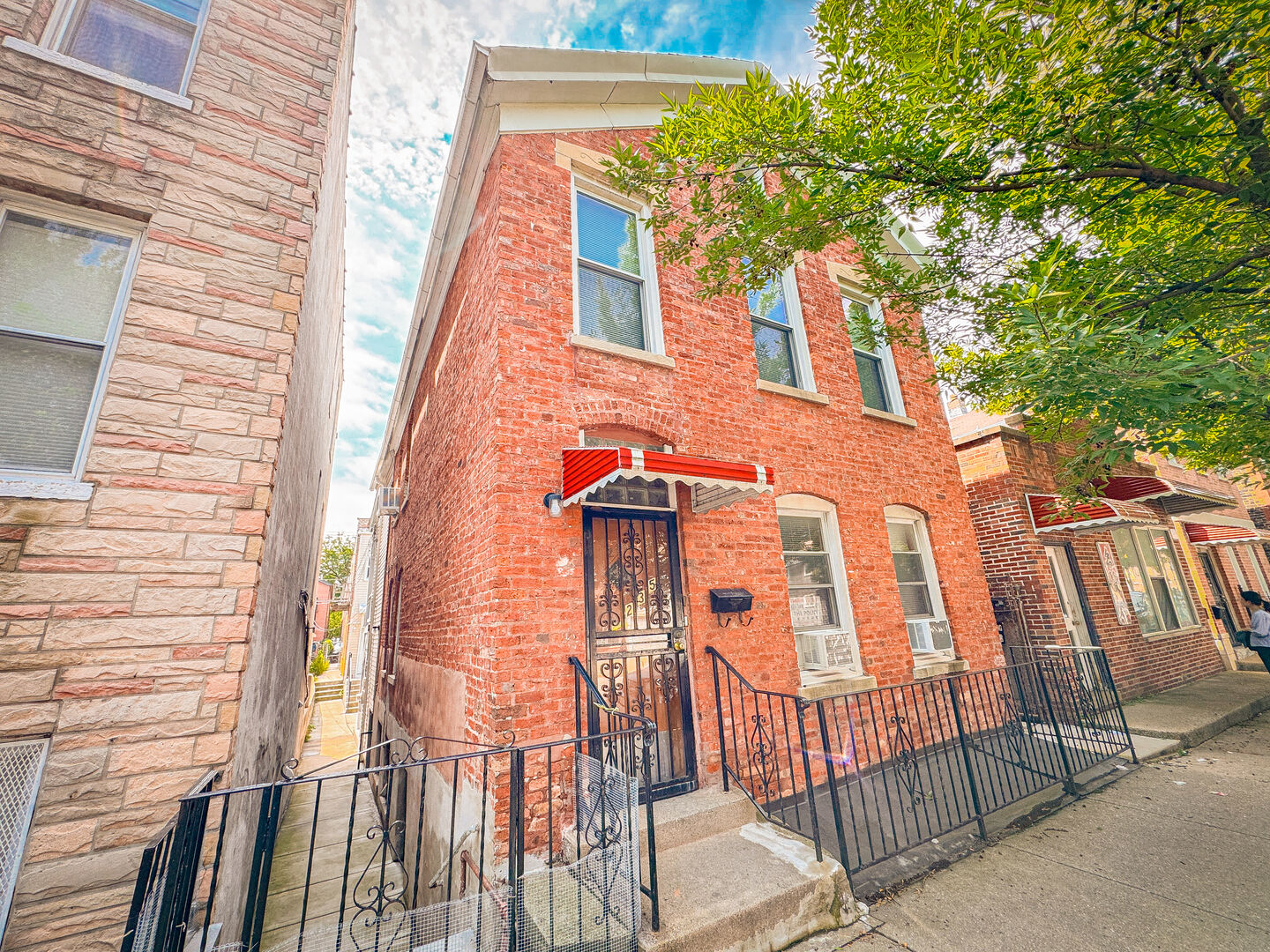 Property Photo:  235 W 23rd Street  IL 60616 