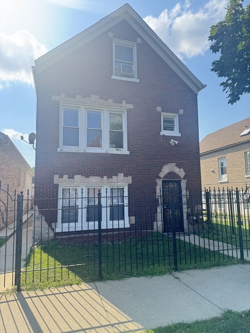 Property Photo:  3028 S Springfield Avenue  IL 60623 