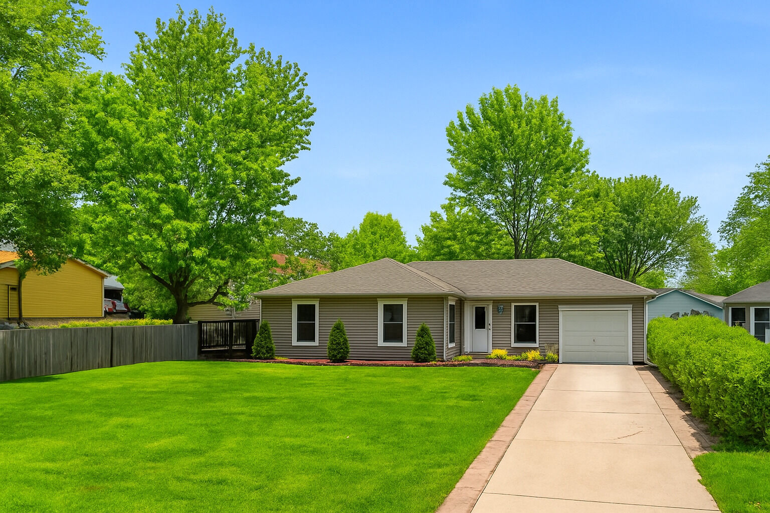 Property Photo: 471 Robinhood Drive IL 60505