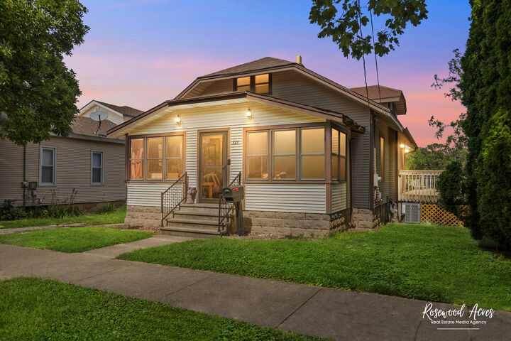 Property Photo: 327 E Water Street IL 60901