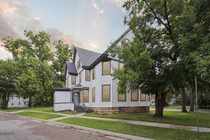 Property Photo:  541 Woodlawn Avenue  IL 61103 