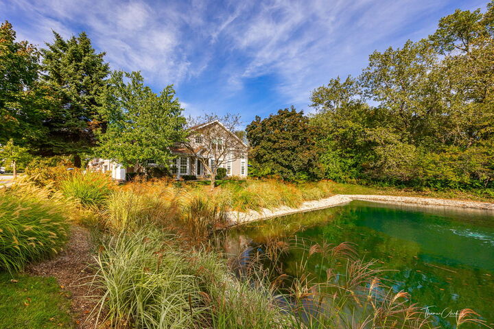 Property Photo: 943 Willow Street IL 60143