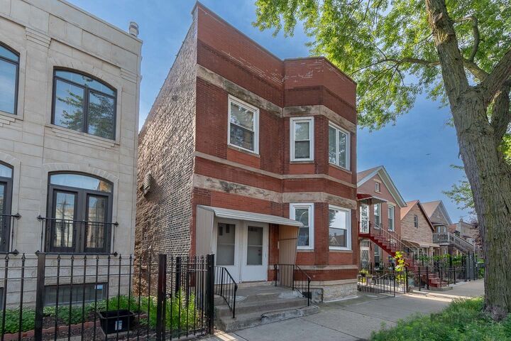 Property Photo: 2821 S Emerald Avenue 1R IL 60616