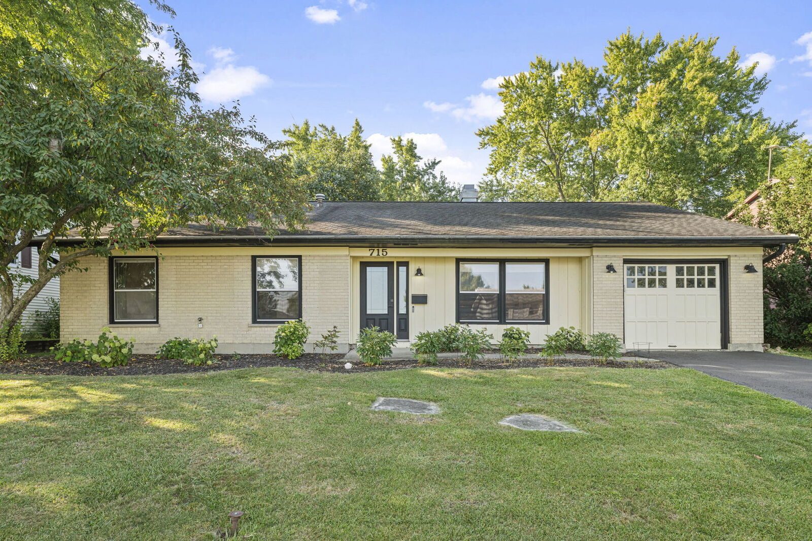 Property Photo:  715 Surryse Road  IL 60047 