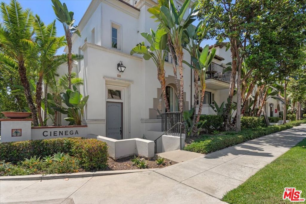 Property Photo: 1749 Grand Avenue 6 CA 90804