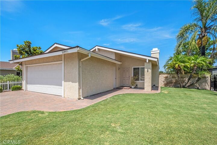 Property Photo: 28525 La Noche CA 92692