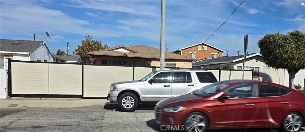 Property Photo: 10920 Laurel Avenue CA 90605