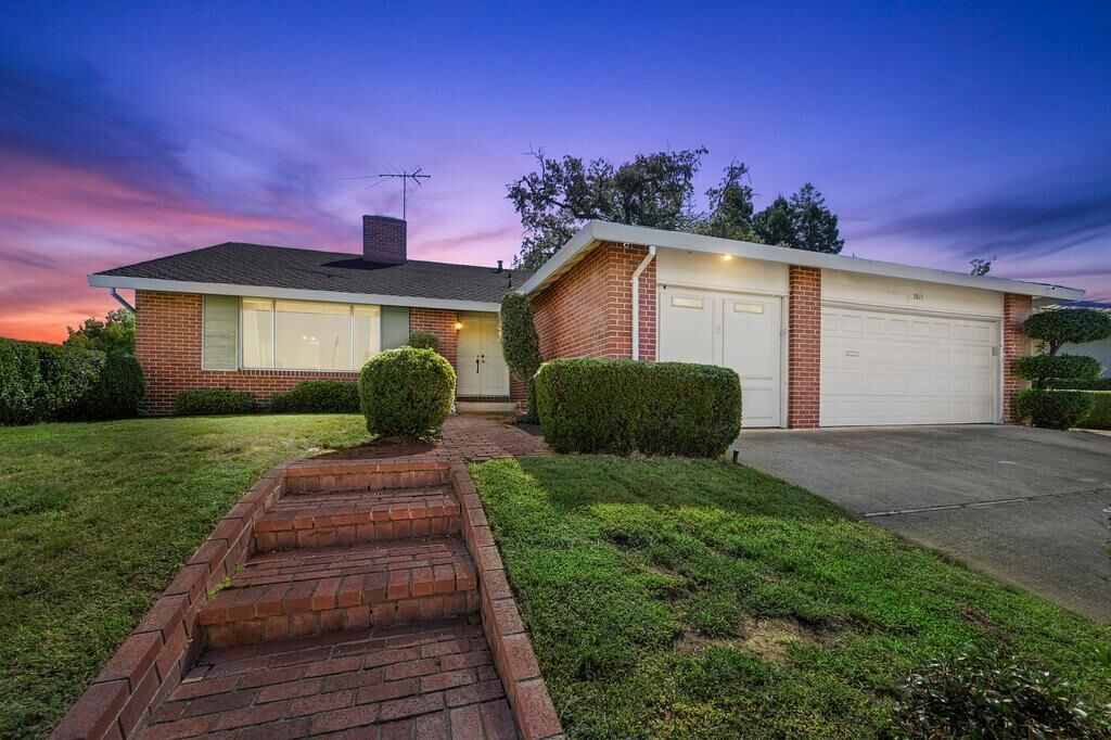 Property Photo:  1011 Parkview Drive  CA 95661 