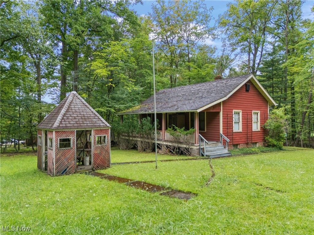 Property Photo: 8600 Wallings Road OH 44133
