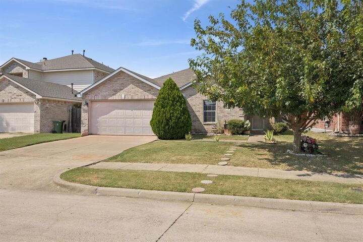 Property Photo:  903 Hems Lane  TX 76001 