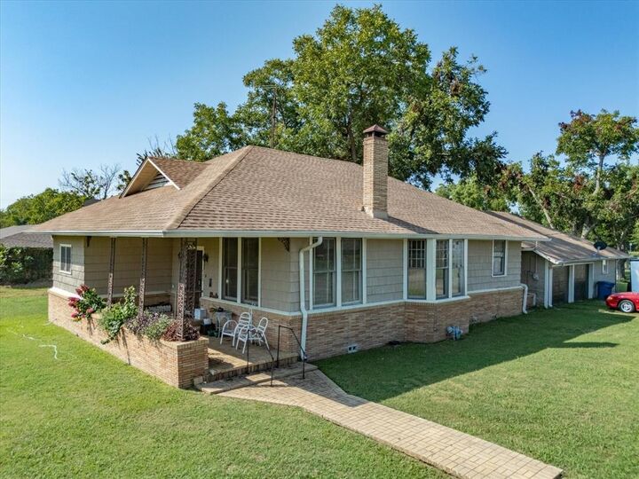 Photo de la propriété:  111 Munns Street  TX 75153 