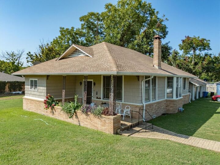Property Photo:  111 Munns Street  TX 75153 