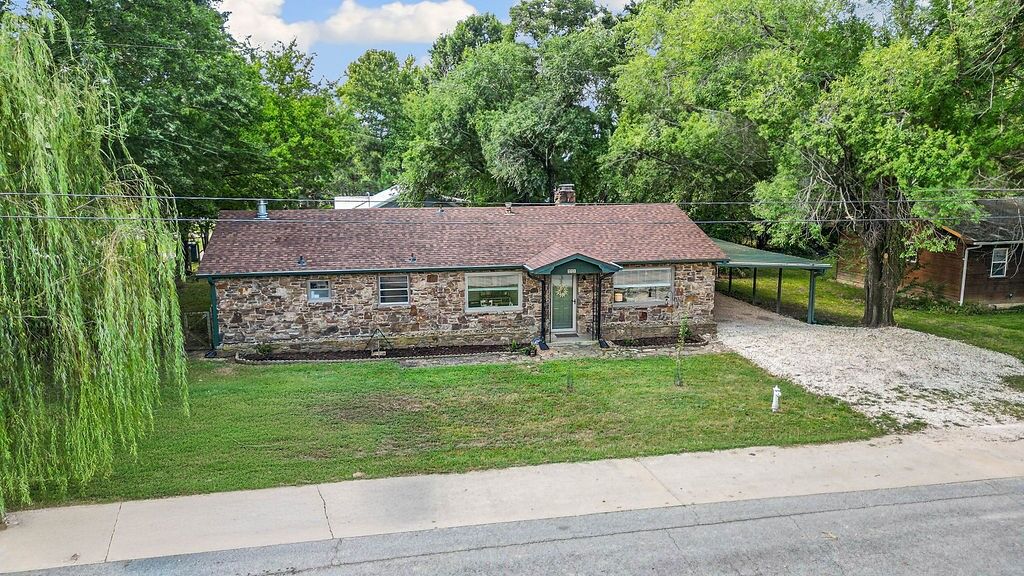 Property Photo:  211 Boston Street  AR 72753 