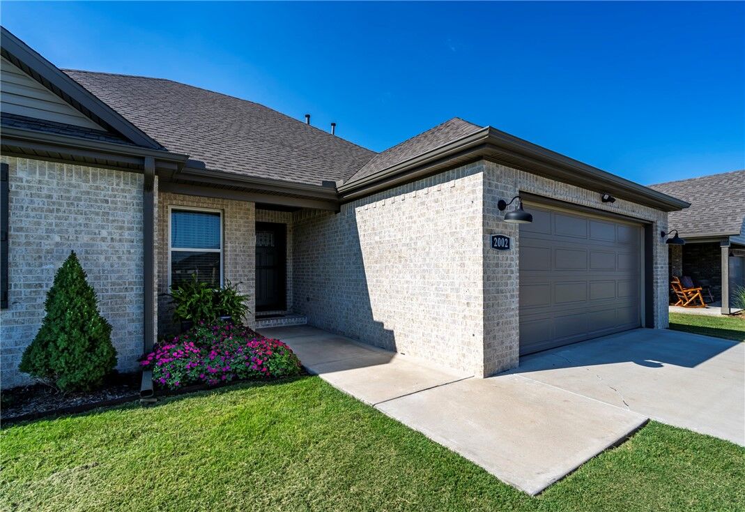 Property Photo: 2002 E Hudson Drive AR 72761