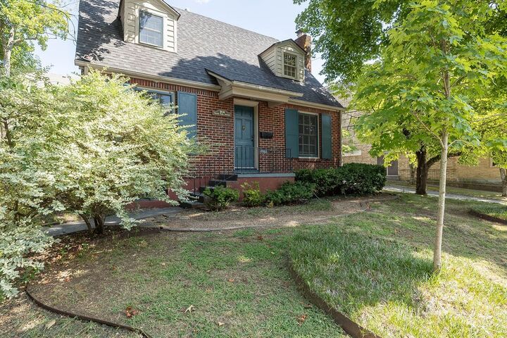 Property Photo: 204 East Avenue AR 72701