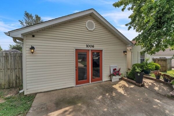 Property Photo: 1006 E Longview Drive AR 72756