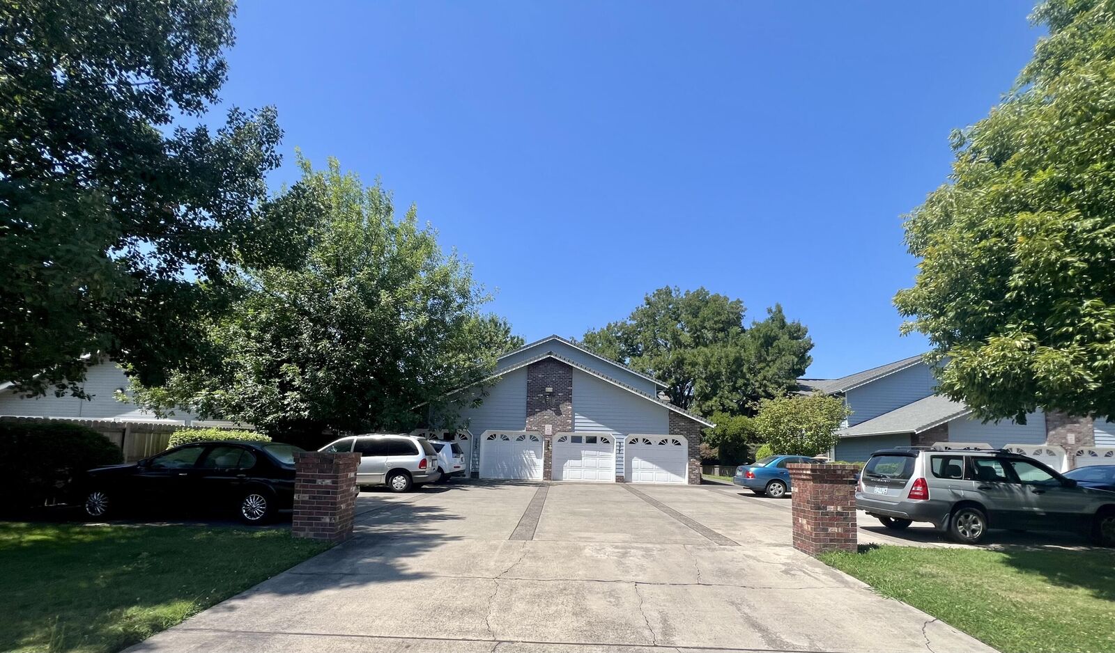 Property Photo: 571 Briarwood Drive OR 97502