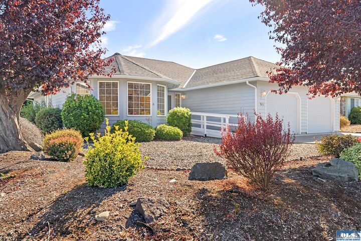 Property Photo: 921 E Willow WA 98382