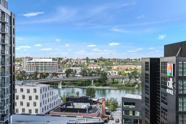Property Photo: 615 6 Avenue SE 1107 AB T2G 1S2