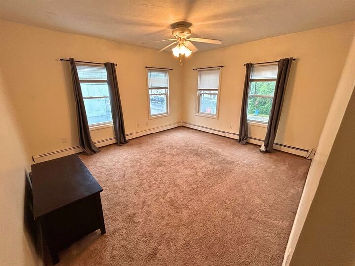 Property Photo: 5 Austin St 2L MA 01504