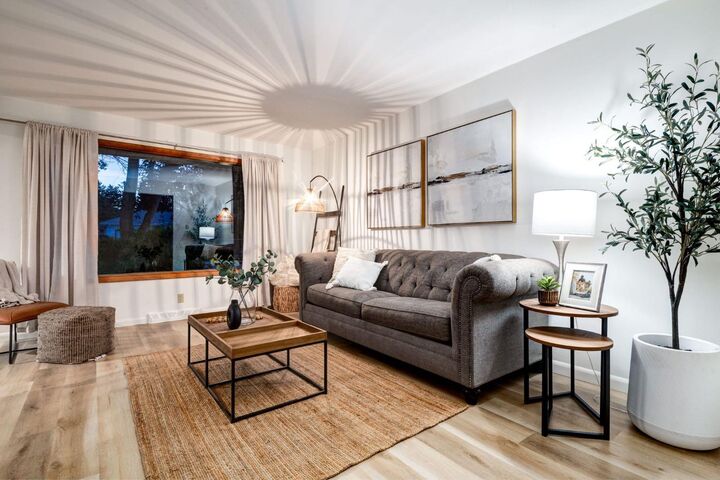 Photo de la propriété: 6016 Thornburn Drive NW AB T2K 3P7