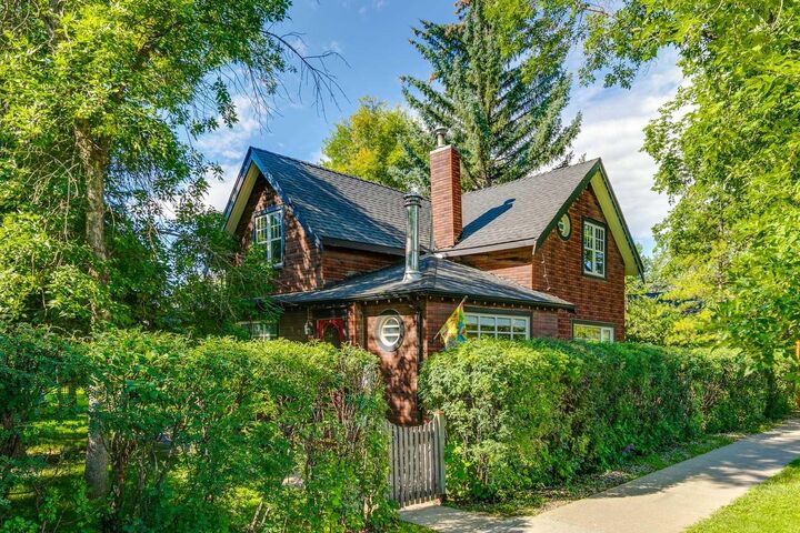 61 Elma Street W  Okotoks AB T1S 1J8 photo