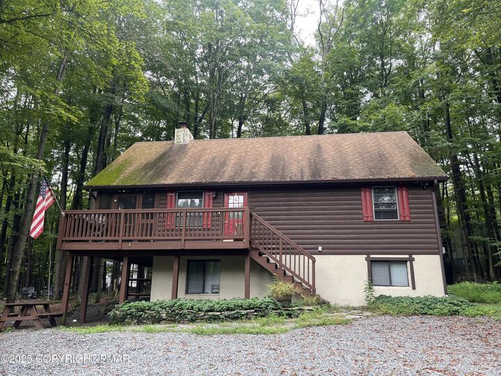 Property Photo: 139 Lakeview Drive PA 18436