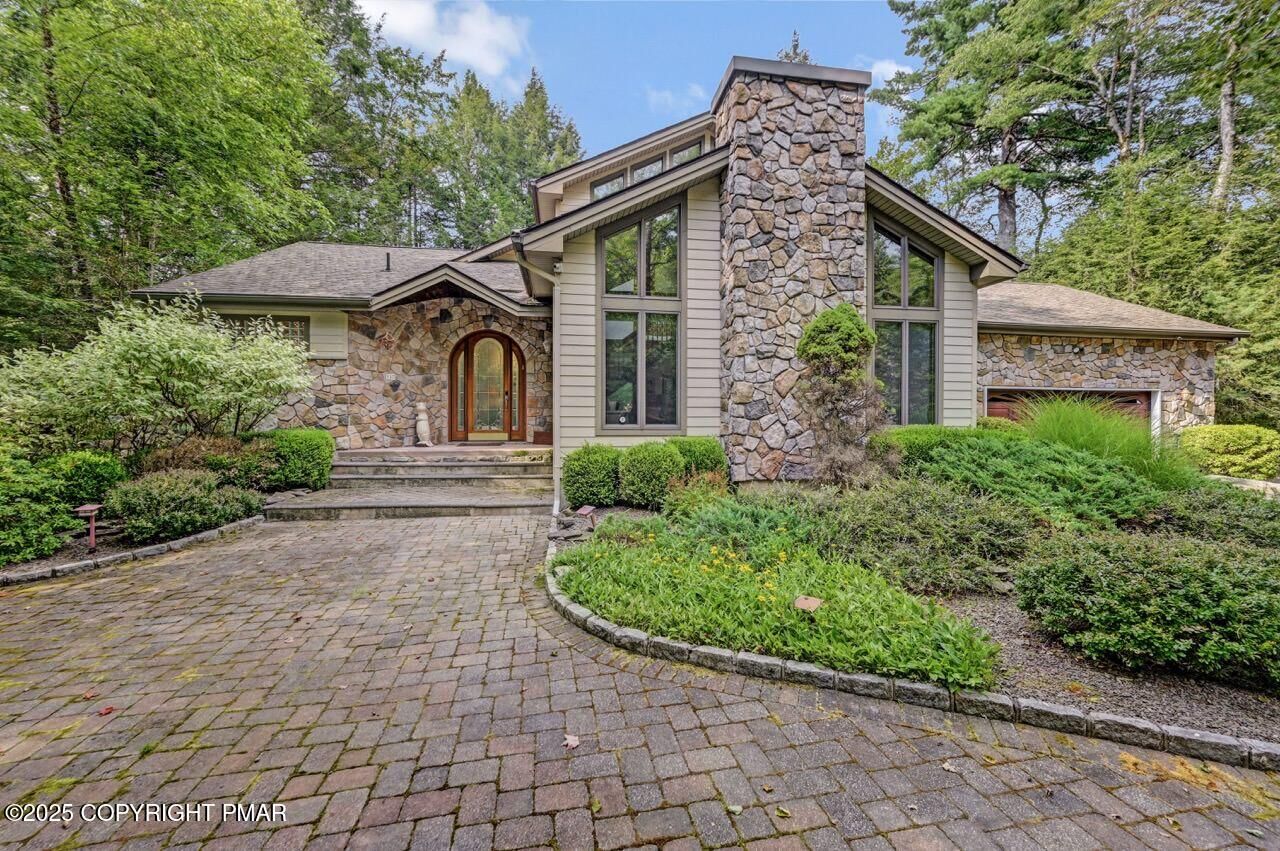 Property Photo: 187 Tanglewood Drive PA 18350