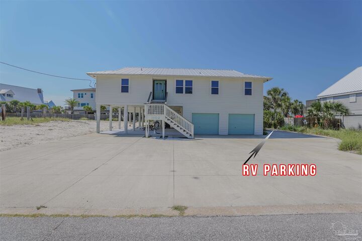 Property Photo: 1102 Maldonado Dr FL 32561