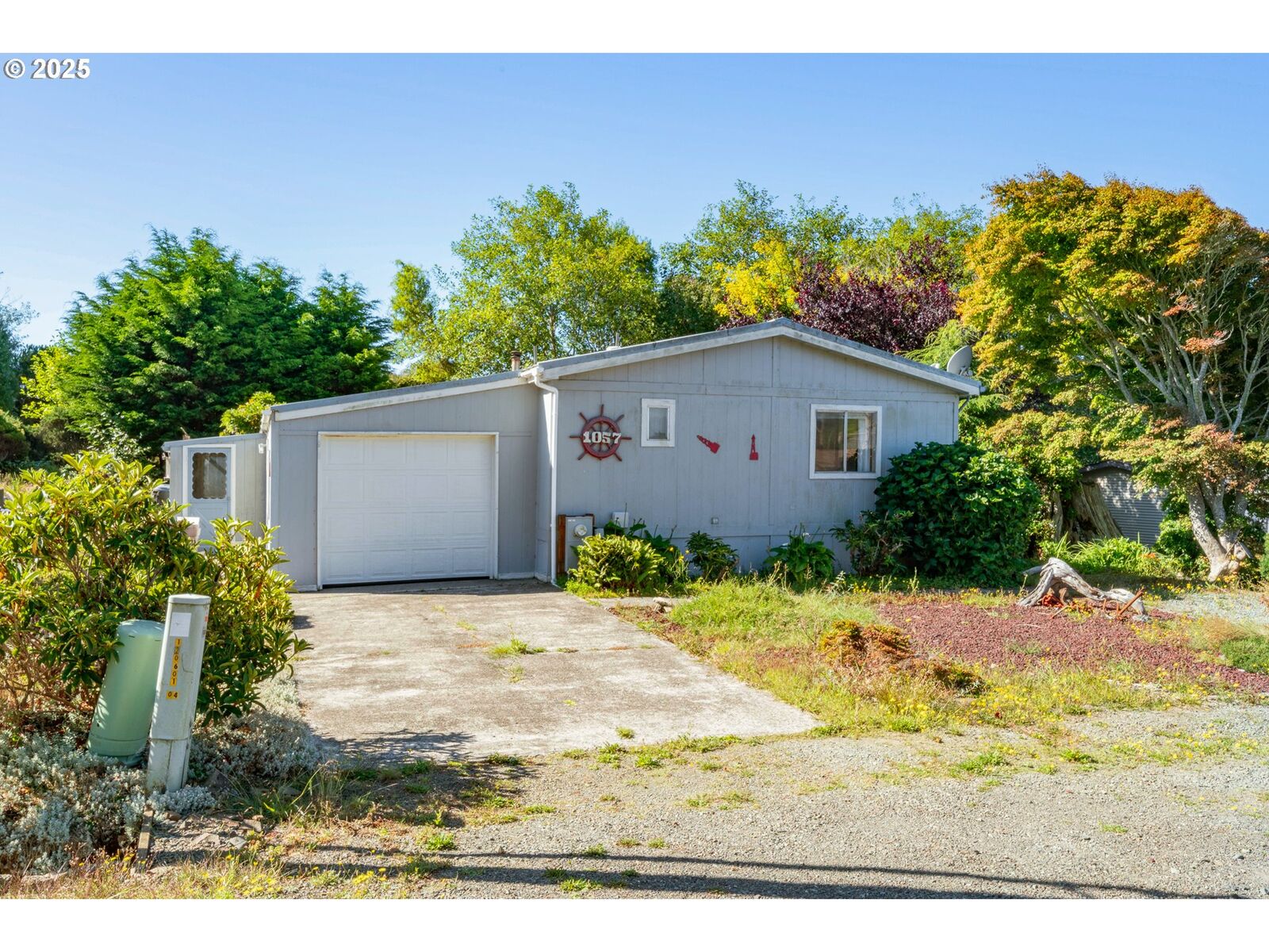 Property Photo:  1057 NE 12th Ave  OR 97136 