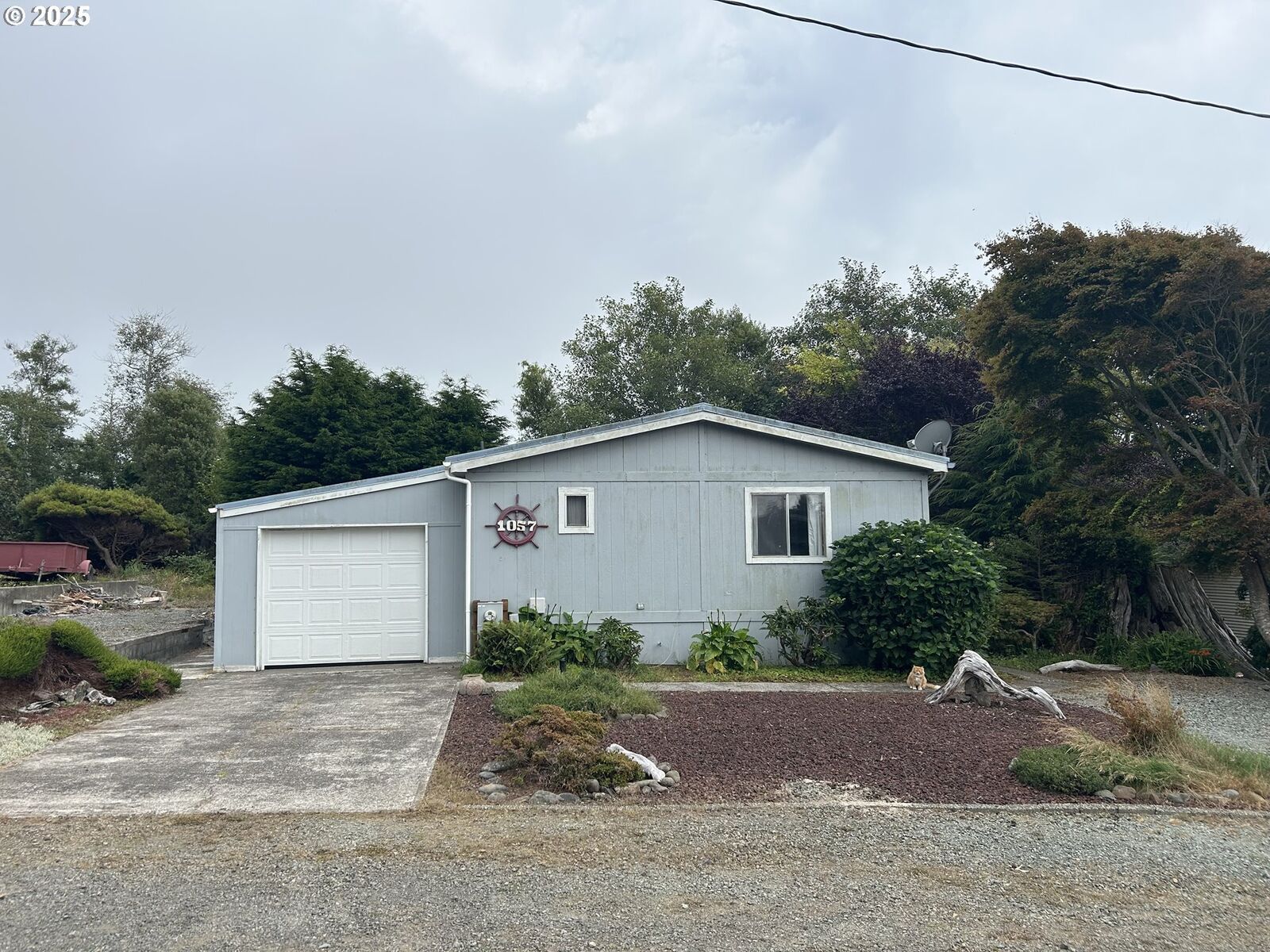 Property Photo: 1057 NE 12th Ave OR 97136