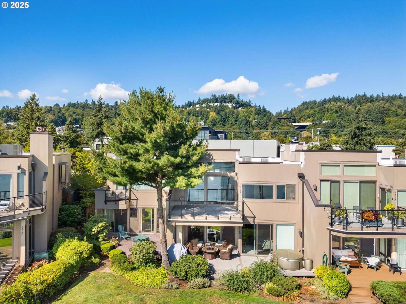 Property Photo:  6122 S Riverpoint Ln 17  OR 97239 