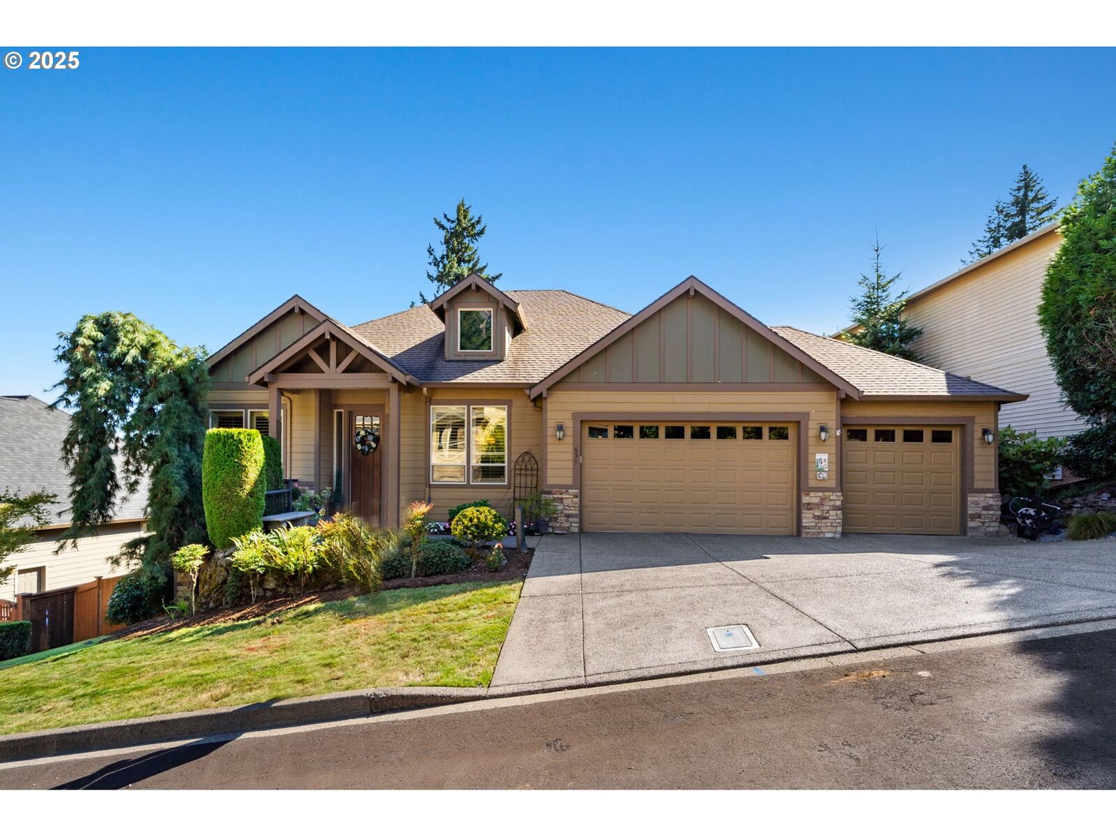 Property Photo: 654 W S St WA 98671